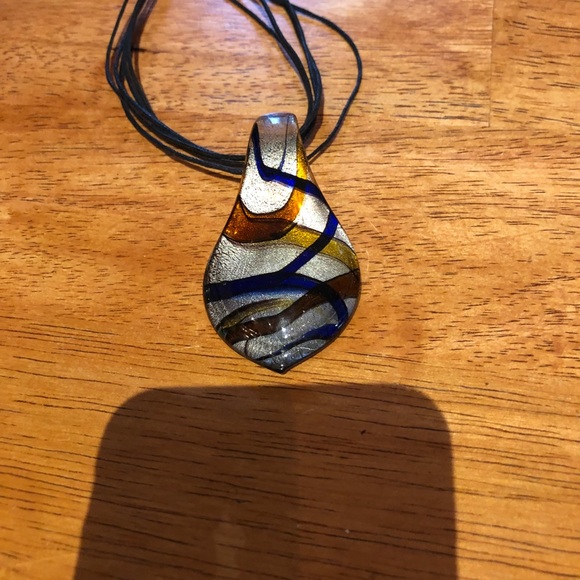 Tear drop silver swirl pendant - Picture 2 of 3